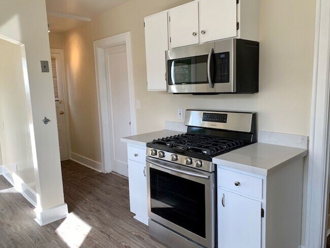 Building Photo - Remodeled 3 Bedroom Home-Duplex in Loyal Heights READY FOR MOVE IN NOW at $3875!