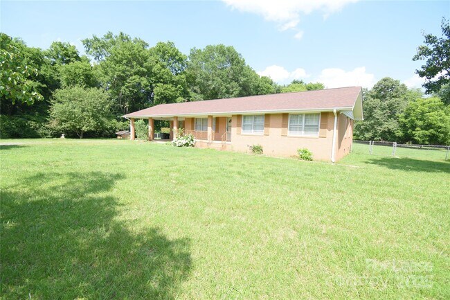 Building Photo - 4099 Shenandoah Dr SW