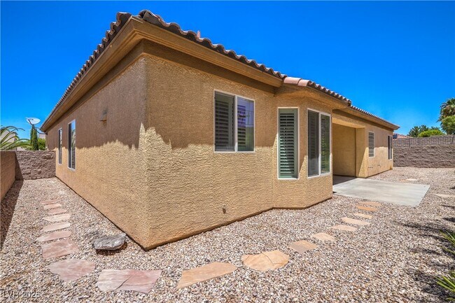 Building Photo - 2180 Waterton Rivers Dr