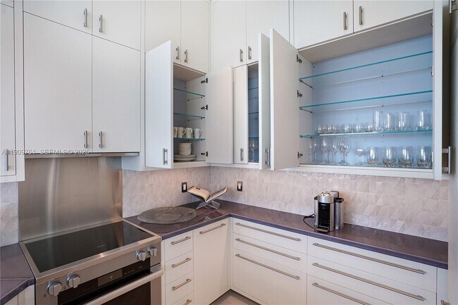 Building Photo - 4401 Collins Ave