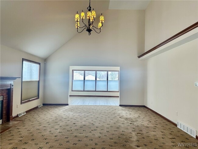 Building Photo - 8047 Laurel Park Ln