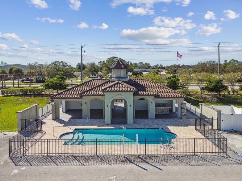 Building Photo - 21000 Isola Bella Cir