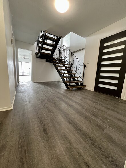 Building Photo - 2052 N Terrace Dr