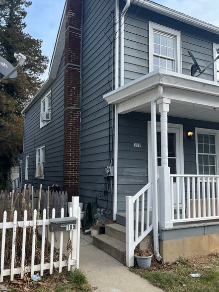 Side View - 109 Filmore St