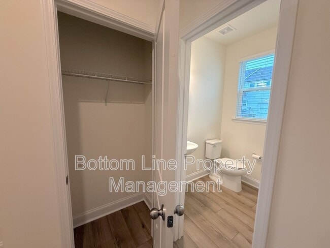 Building Photo - 1552 Cedar Tree Dr
