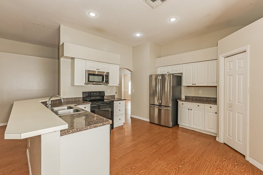 Building Photo - 1702 Erin Brooke Dr