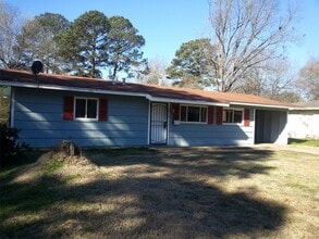 Building Photo - 3019 Lakewood Dr