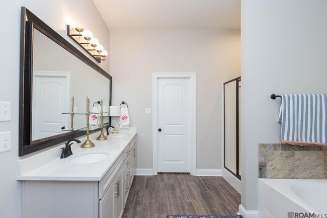 Building Photo - 6211 Lake Edge Dr