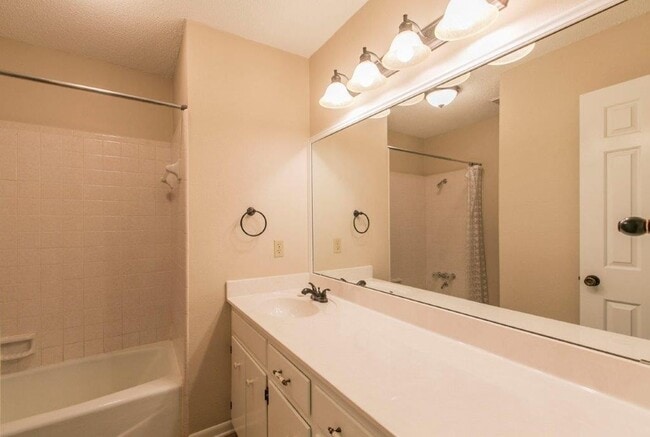 Building Photo - 3 BEDROOM, NORTH BELTON