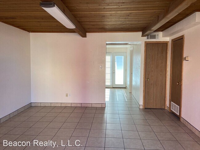 Building Photo - 2 br, 2 bath House - 1608 W 15th Lane #2