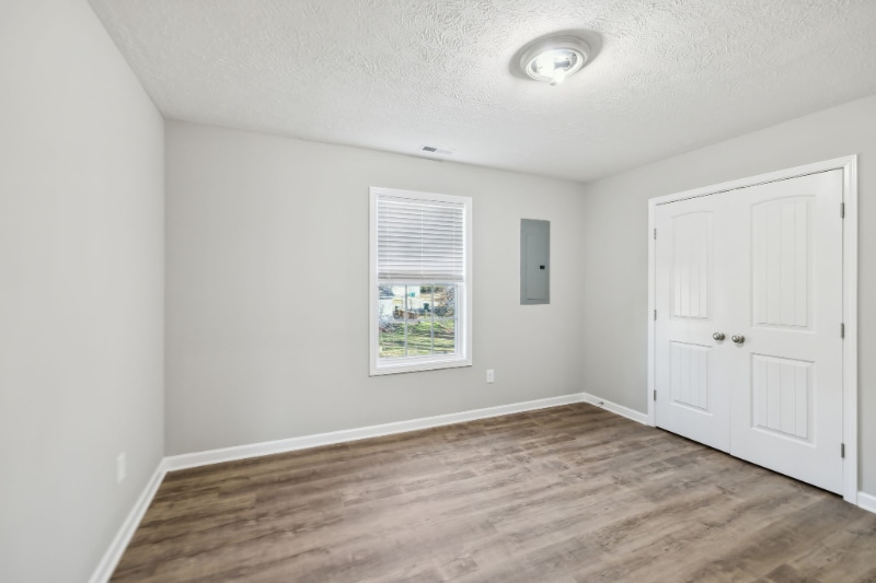 Building Photo - 302 8th Ave SW