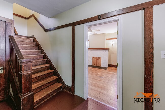 Building Photo - 2140 Waldeck Ave