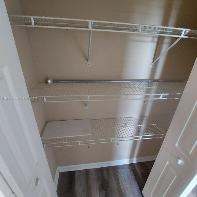 Building Photo - 3208 San Remo Cir