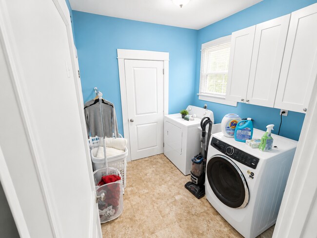 Building Photo - 252 Rhoads Ave
