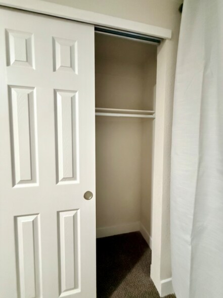 Building Photo - 9989 Dodge Dr