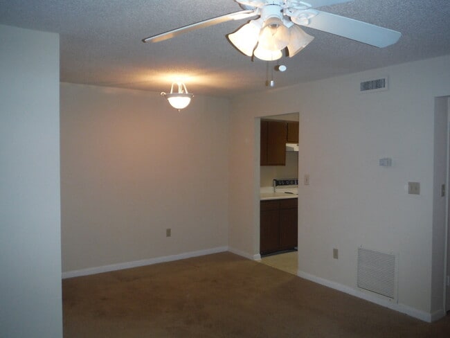 Building Photo - Nice 2nd FL Condo with Screened Balcony