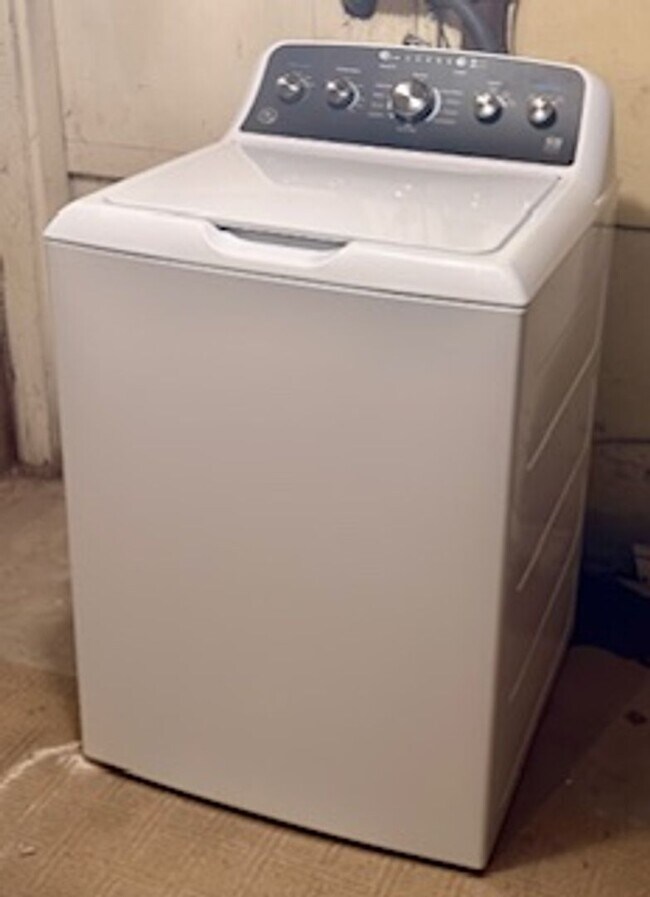 Building Photo - 1383Coburg - FH