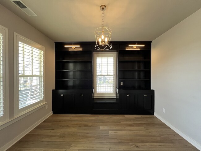 Building Photo - 1001 Pebble Run Rd