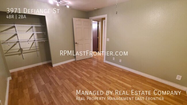 Building Photo - Gorgeous 4 Bedroom and 2 Bath Home w/ Fenc...