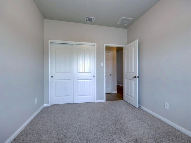 Building Photo - 2028 Birkby Ct