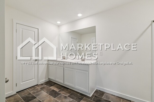 Building Photo - 7646 Belhaven Ln