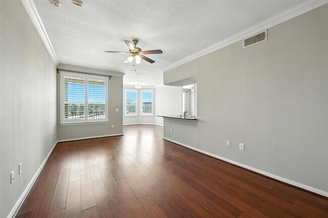 Building Photo - 7575 Kirby Dr