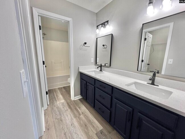Building Photo - 301 Legend Oaks Dr