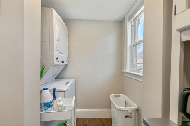 Building Photo - 17 Cedar Terrace