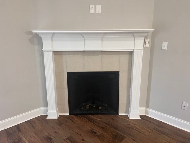 Building Photo - 8033 High Vista Ln