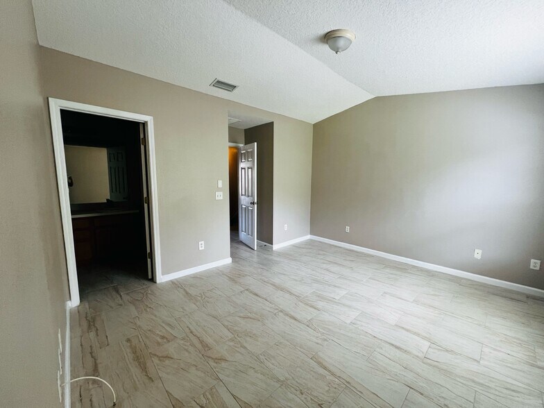 Building Photo - 5908 Brice Ct