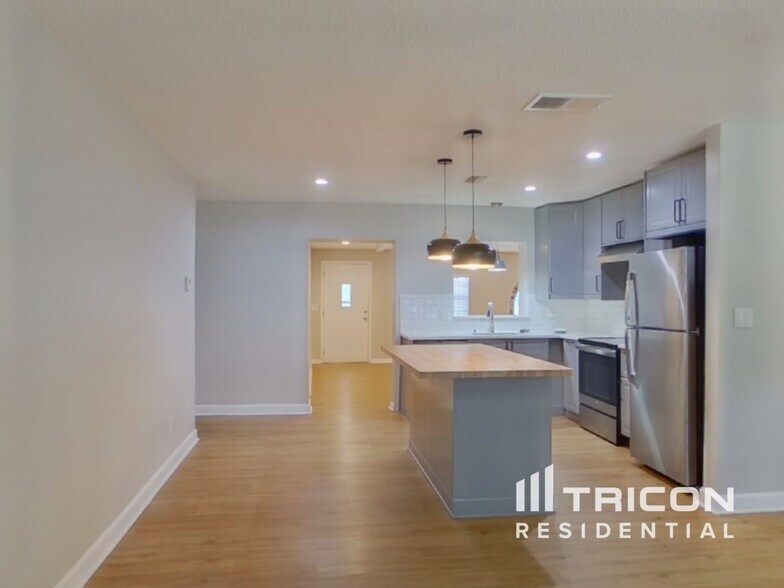 Building Photo - 6685 26th Way N