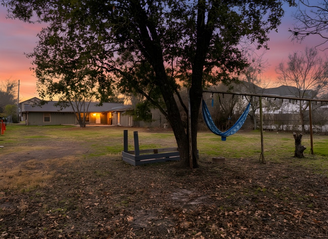 Building Photo - 605 Highlands St