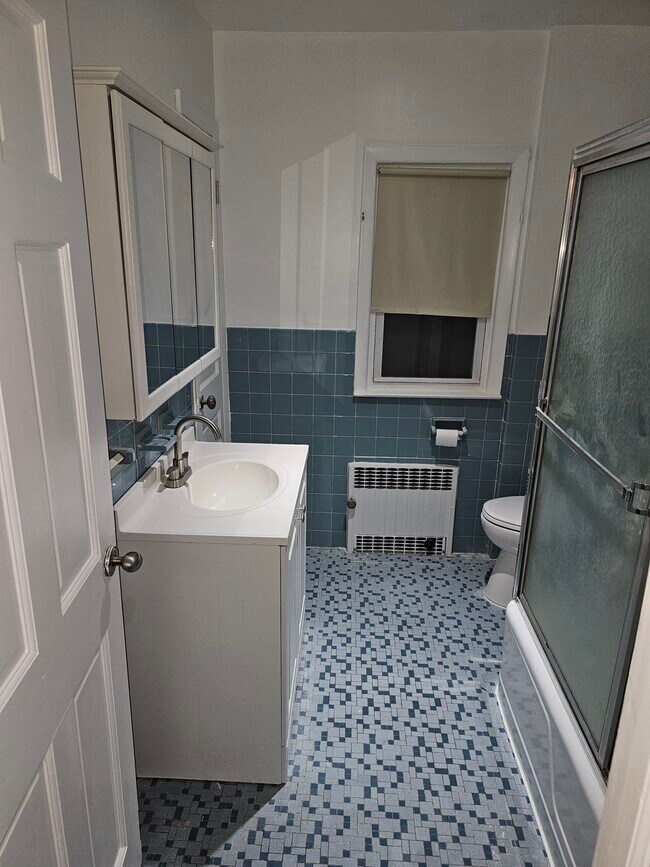 Building Photo - 28 Hartwell Pl