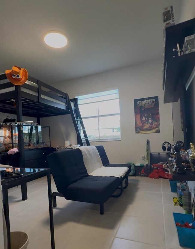 Building Photo - 2415 SE 23rd Rd