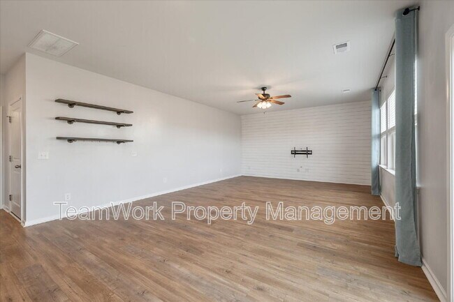 Building Photo - 208 Evergreen Ave