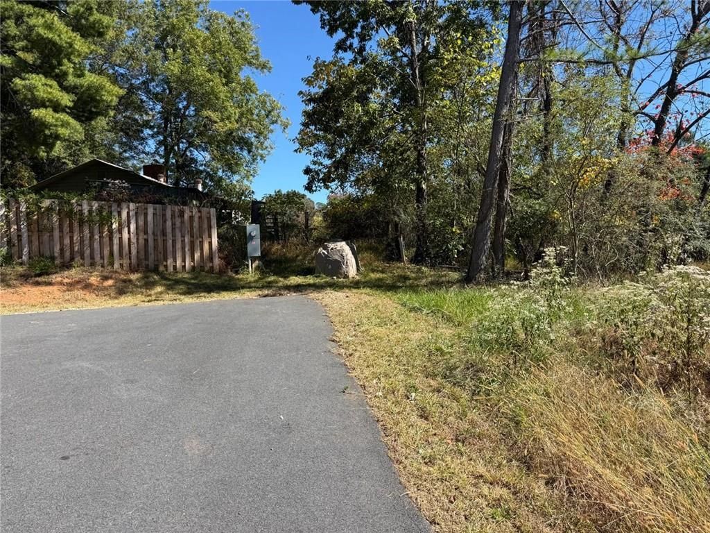 Building Photo - 635 Ben Higgins Rd