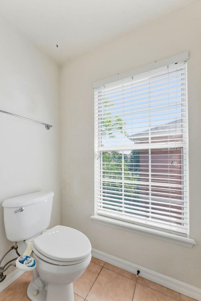 Building Photo - 595 52nd Ave N