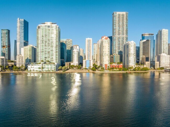Building Photo - 1200 Brickell Bay Dr