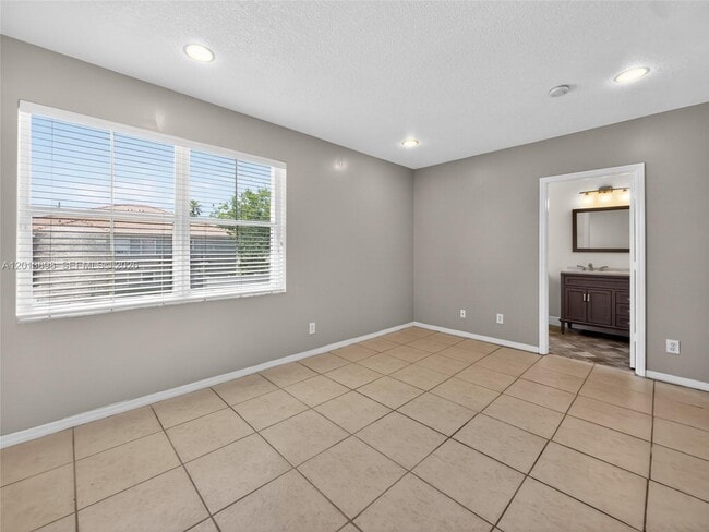 Building Photo - 5405 SW 125th Terrace