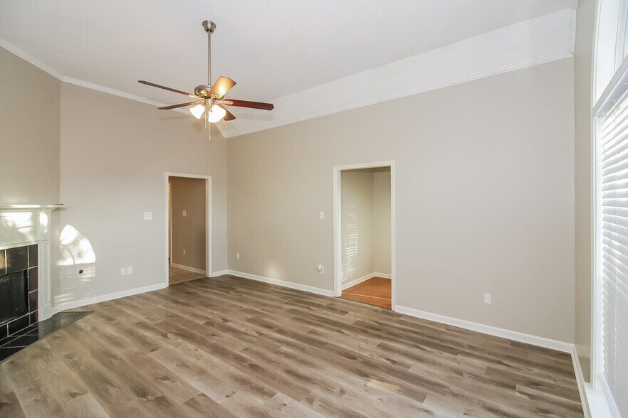 Building Photo - 600 W Ashley Glen Cir