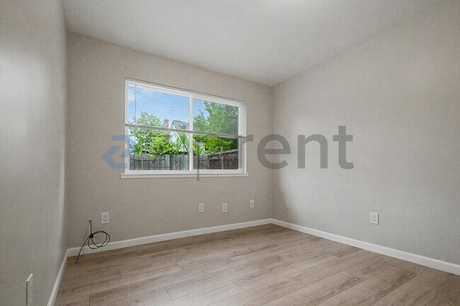 Building Photo - 2307 N Cirby Way