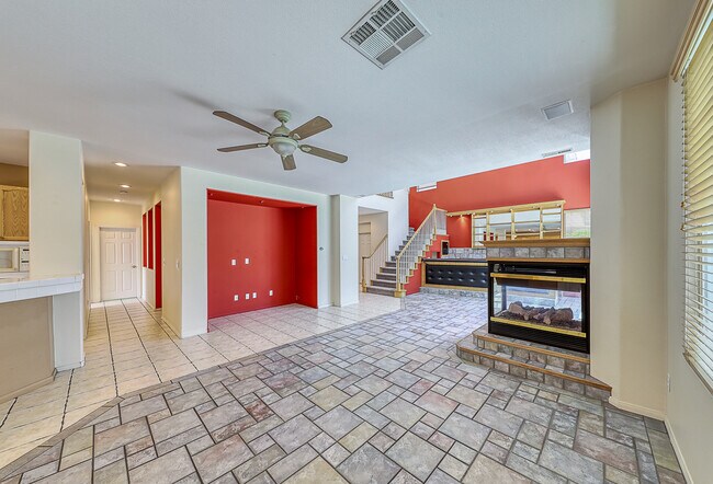 Building Photo - 2367 Thayer Ave