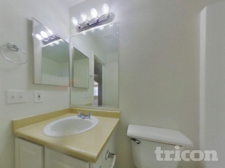 Building Photo - 106 S Valle Verde