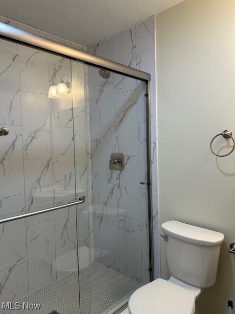 Building Photo - 121 Larchwood Dr