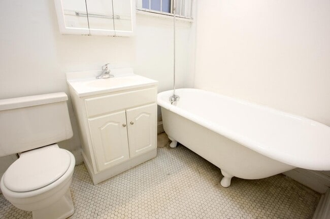 Floorplan - 5034-5046 S. Woodlawn Avenue