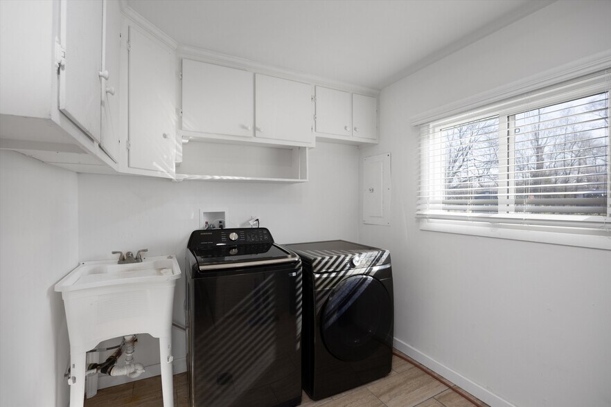 Building Photo - 37880 Wendy Lee St