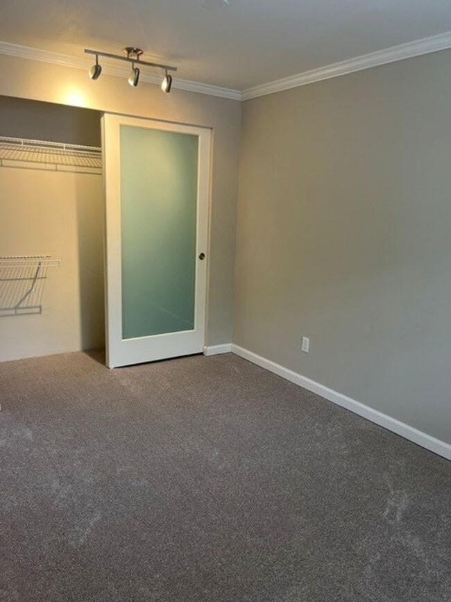 Building Photo - 2Bd/1Ba Newcastle Condo