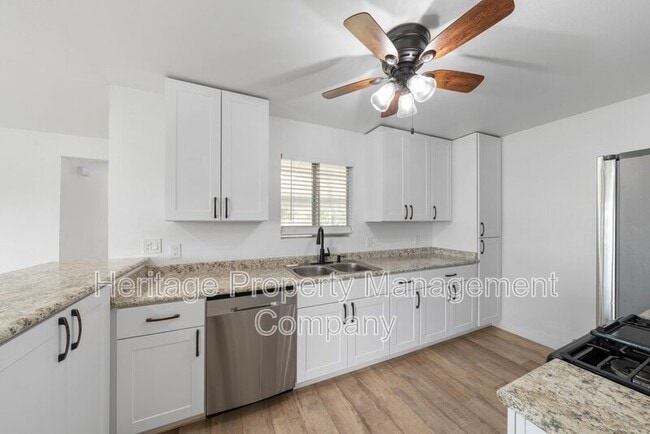 Building Photo - 784 Hill Top Dr