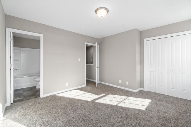 Building Photo - 955 Big Sky Dr
