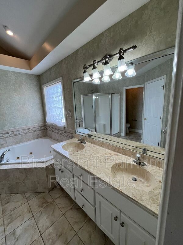 Building Photo - 6031 Broadstone Ct